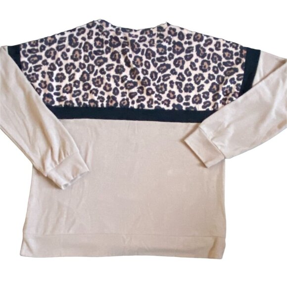 Tickled Teal Womens Animal Print Crew Neck Casual Shirt-Tan-Size Large-GUC - Picture 7 of 7